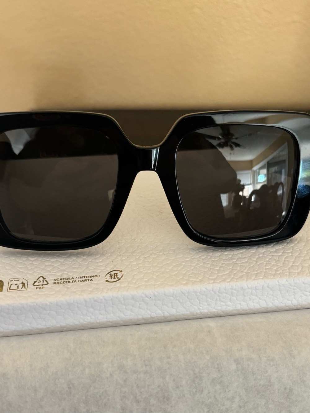 Dior Black Square Oversized Sunglasses
New with carrier and box 55-23-145